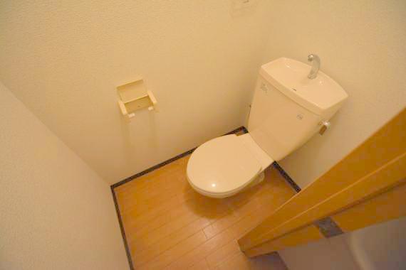 トイレ　清潔感のあるトイレは、誰もがリラックスできる空間です。