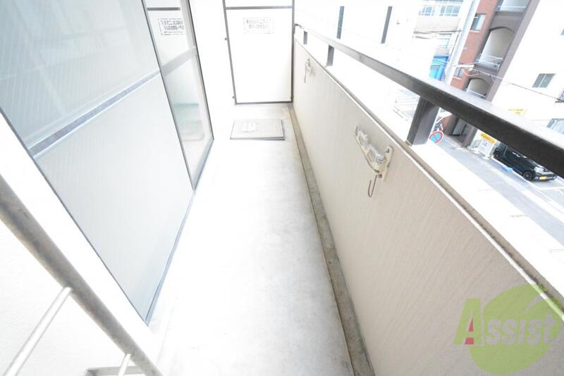 バルコニー　お洗濯もたくさん干せそうです。