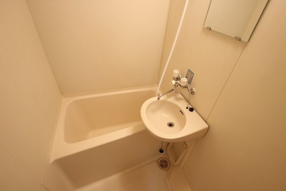 バス・シャワールーム　※別室の写真です