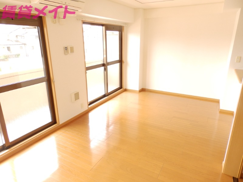 居室・リビング　同型参考写真