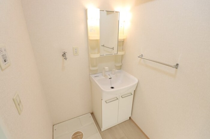 洗面設備　コンパクトで使いやすい洗面所