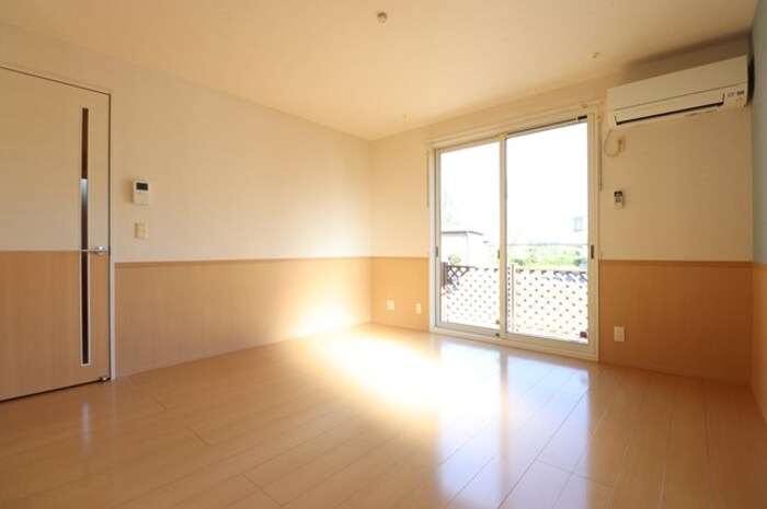 居室・リビング　こちらのリビングで趣味の時間をお楽しみください