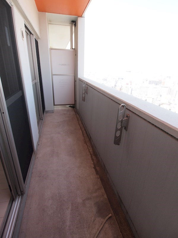 バルコニー　ベランダ広いです。