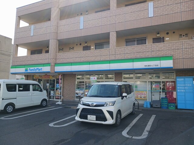 コンビニ　ファミリーマート（コンビニ）まで398m