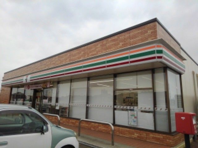 コンビニ　セブンイレブン三条月岡店（コンビニ）まで1300m