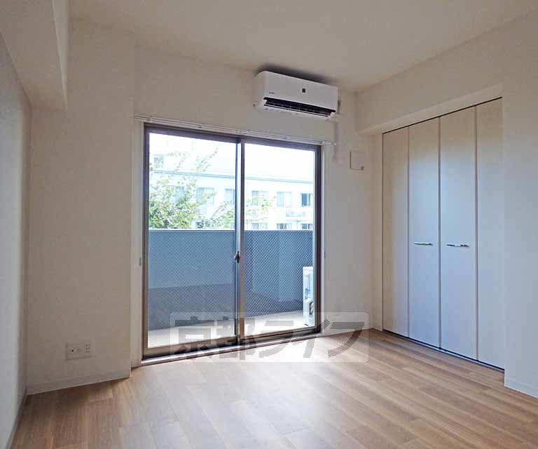 居室・リビング　広々とした室内です。