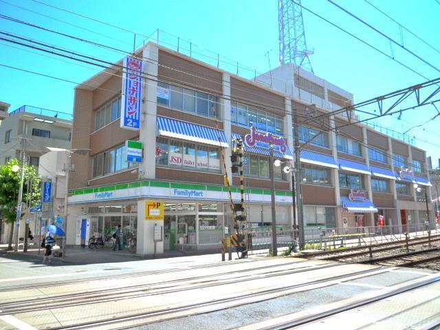 コンビニ　ファミリーマート（コンビニ）まで80m