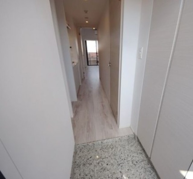 玄関　※反転タイプの写真を使用しています。