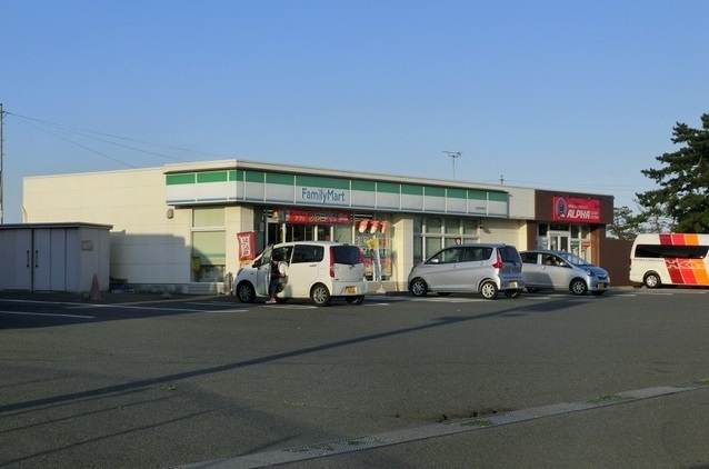 コンビニ　ファミリーマート 仙台空港前店（コンビニ）まで1300m