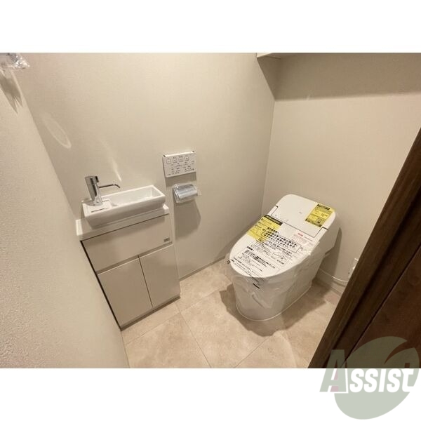 トイレ　こちらはトイレです。清潔感があり、安心して使用できます。