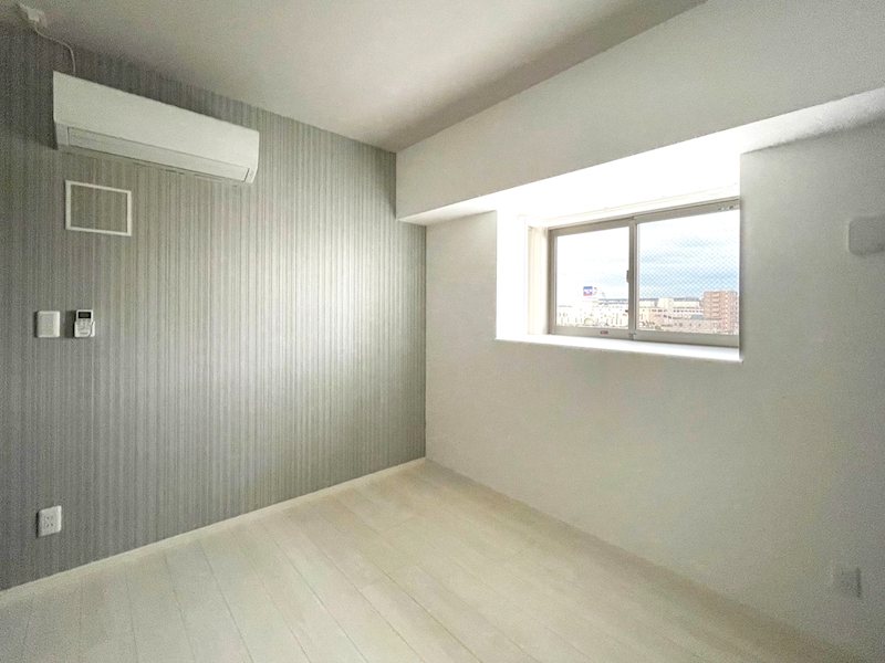 その他部屋・スペース　出窓とエアコン装備の4.7帖洋室