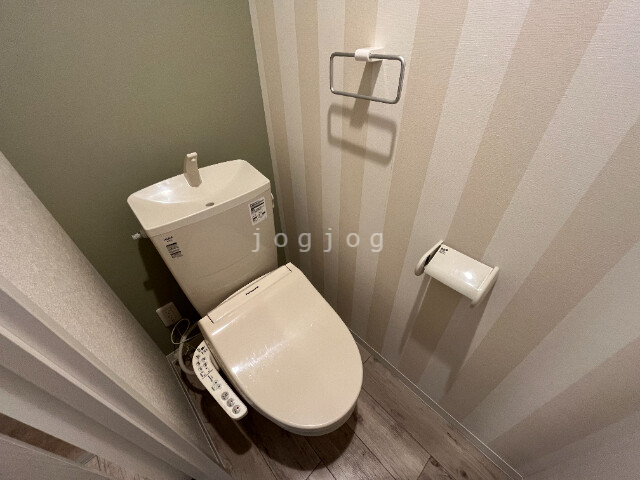 トイレ　温水洗浄便座付き