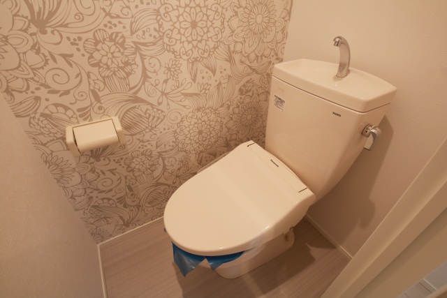 トイレ　※別室の参考写真の為、現況優先です。