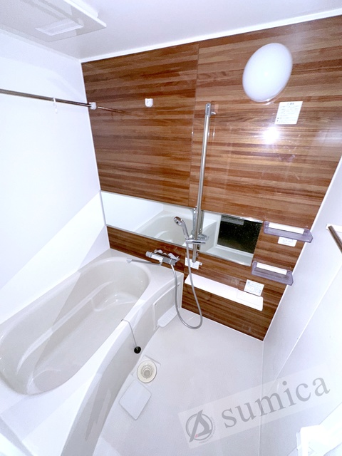 バス・シャワールーム　浴室乾燥機完備♪
