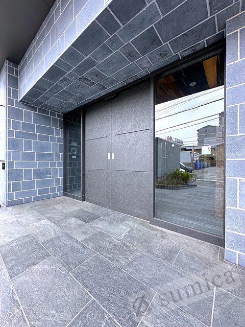 エントランス　バブルを彷彿とするリッチなエントランスがお出迎え♪♪