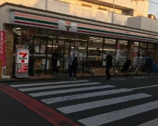 コンビニ　セブンイレブン足立柳原2丁目店（コンビニ）まで416m