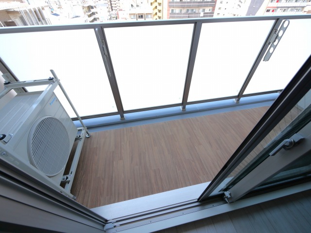 バルコニー　バルコニーからの眺めを楽しみながら食事をしませんか