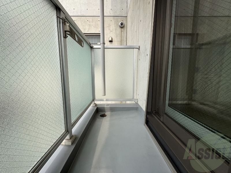 バルコニー　バルコニーは幅があり、広い印象を受けました。