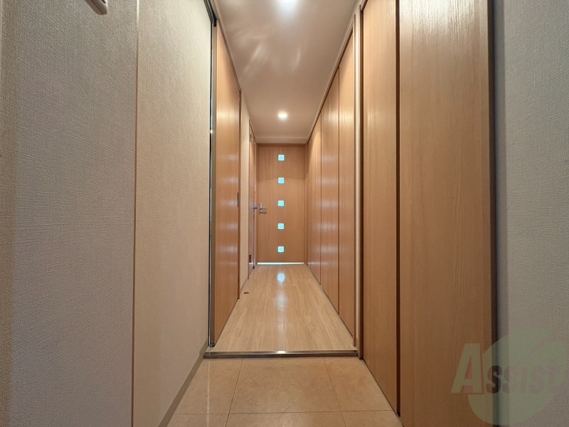 玄関　玄関の様子です。明るい印象ですね。気分もあがりそう。