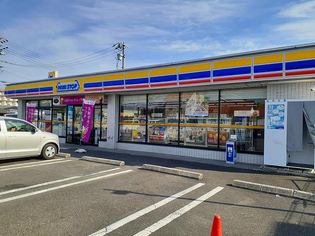 コンビニ　ミニストップ　日下部店（コンビニ）まで400m