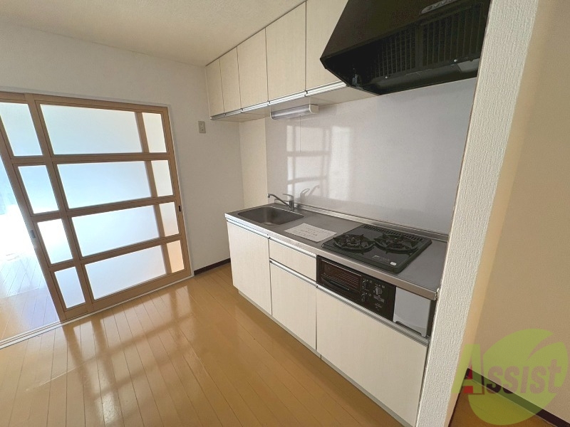 キッチン　キッチンの調理台が広いので料理がしやすいです。