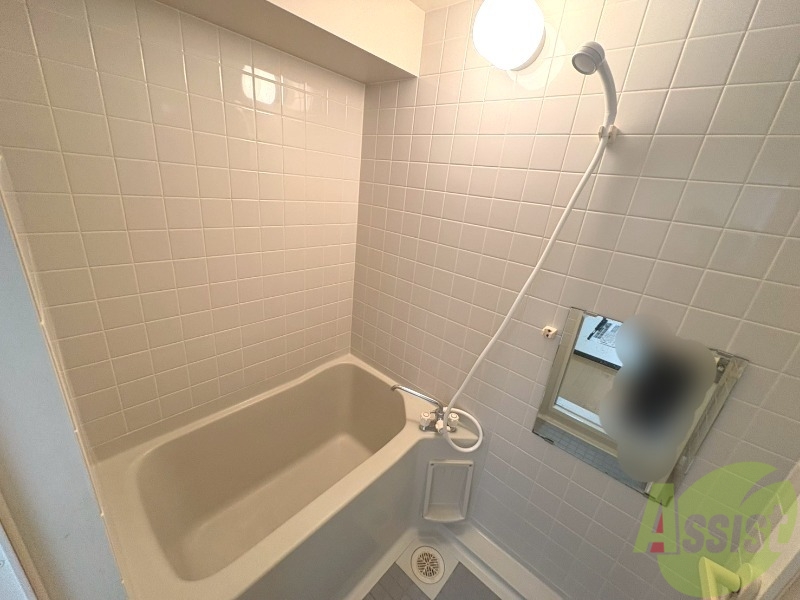 バス・シャワールーム　浴槽が広いので日々の疲れも癒されますね。。