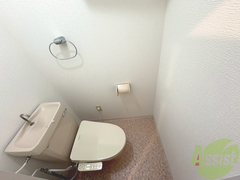 トイレ　ウォシュレット付きトイレは嬉しいですね。