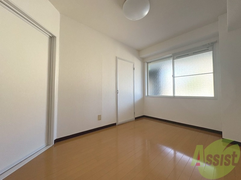 その他部屋・スペース　６帖と広いのでベッドを置いても狭く感じないです。