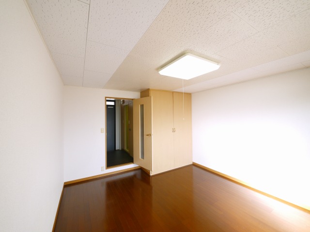 居室・リビング　明るい洋室です