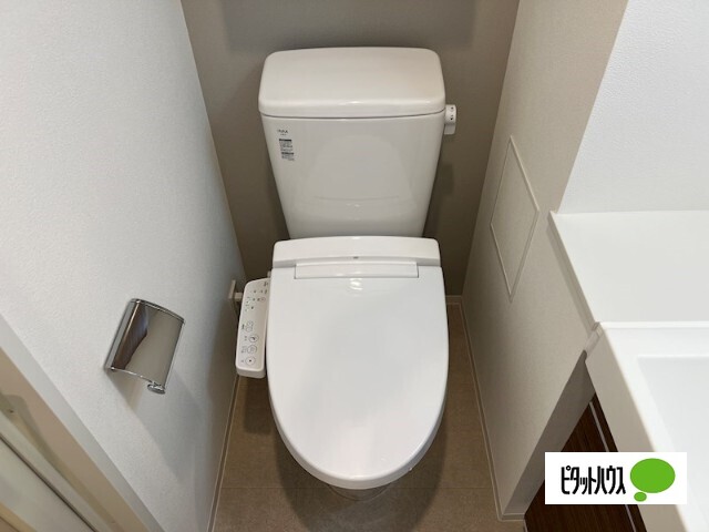 トイレ　温水洗浄便座です♪