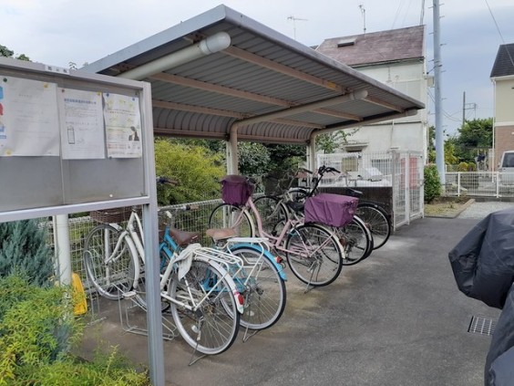 その他共有部分　屋根付きの駐輪場です