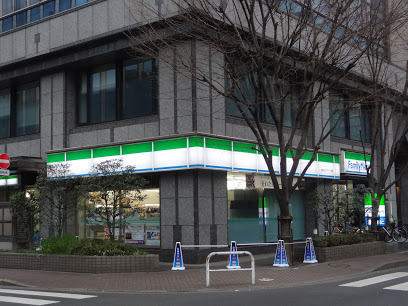 コンビニ　ファミリーマート（コンビニ）まで180m
