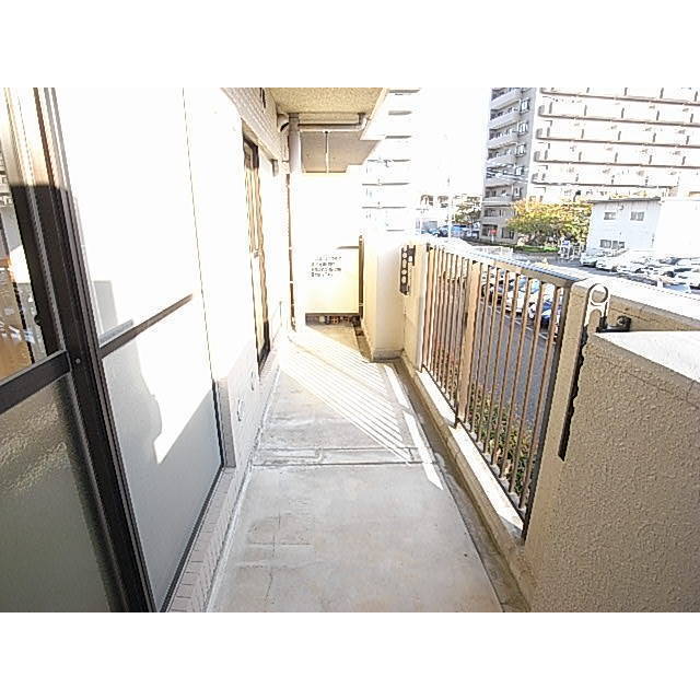 バルコニー　※退去前の為別号室の写真です。