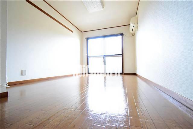 居室・リビング　南向きの角部屋で日が当たります♪