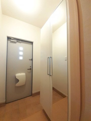 玄関　収納もある玄関です