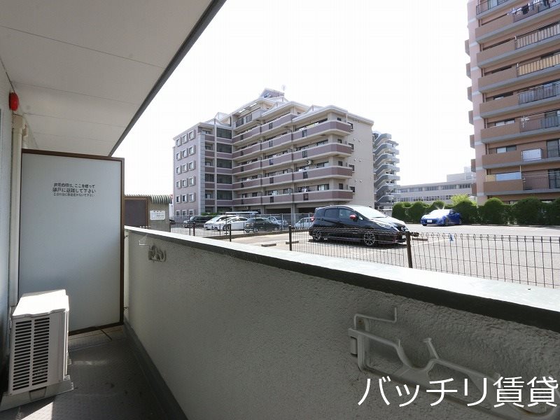 バルコニー　別号室タイプの為、現状を優先致します。