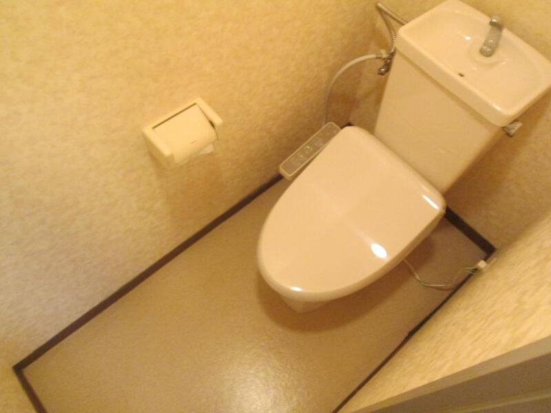 トイレ　温水洗浄便座付のおトイレです。