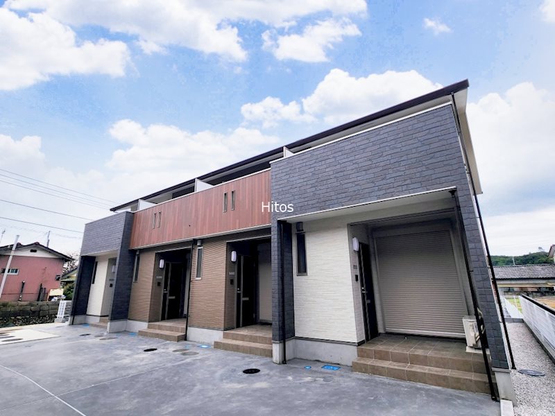 建物外観　1・2階併用メゾネットタイプの物件です。