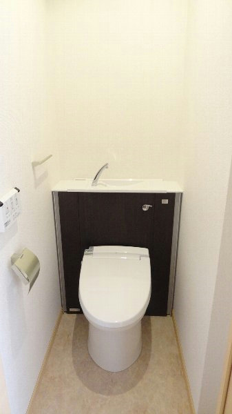 トイレ　温水洗浄便座