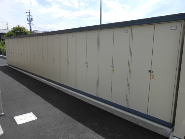 その他設備　各戸個別の屋外物置完備（冬用タイヤ等収納可能）