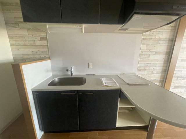 キッチン　イメージとして同マンション他部屋を表示しています