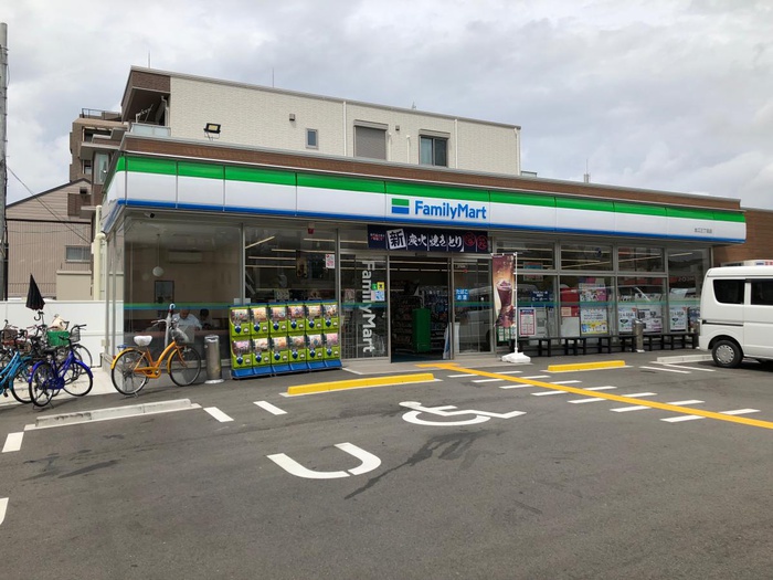コンビニ　ファミリーマート（コンビニ）まで100m