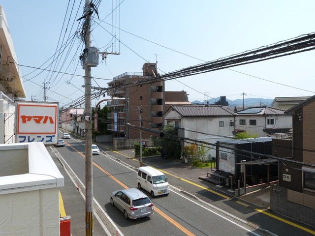 眺望　【外観写真】南側景色です。コンビニまで１７０ｍです。