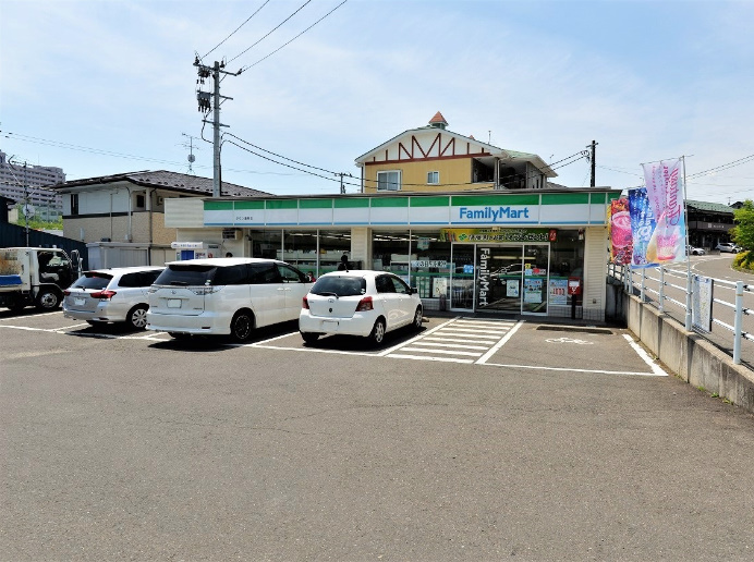 コンビニ　ファミリーマートタウン蓬莱店（コンビニ）まで2145m