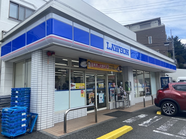 コンビニ　ローソン三ッ沢下町店（コンビニ）まで176m