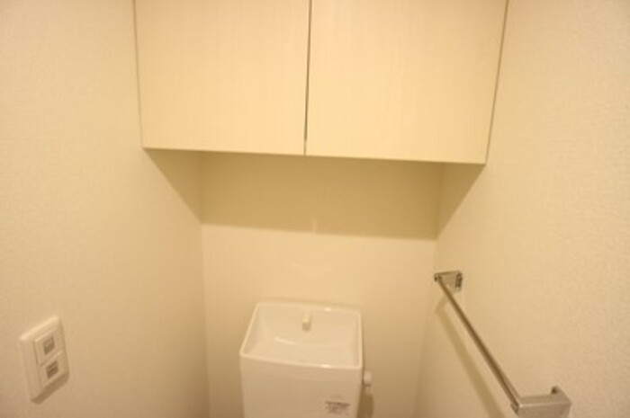トイレ　収納棚もあるトイレです！