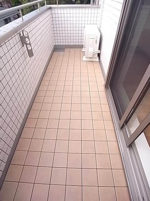 バルコニー　外からの目が気にならないバルコニーで洗濯物が干せます