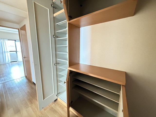 収納　シューズボックス