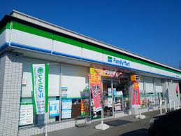 コンビニ　ファミリーマート伊勢崎上諏訪町店（コンビニ）まで329m