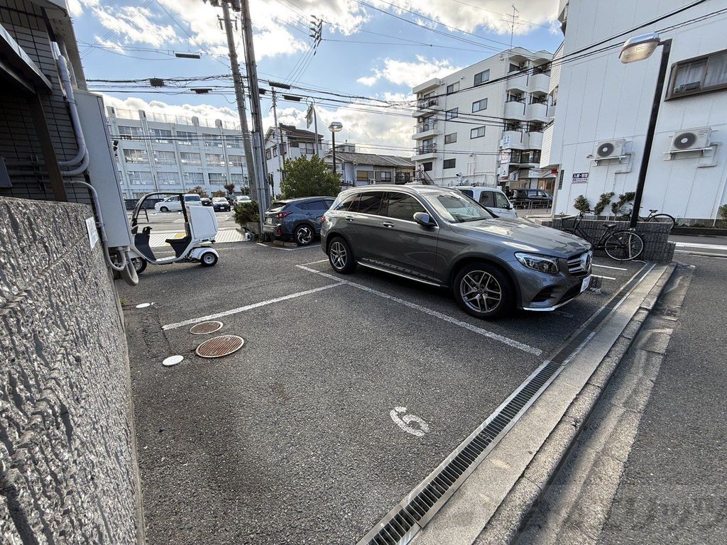 駐車場　駐車場
